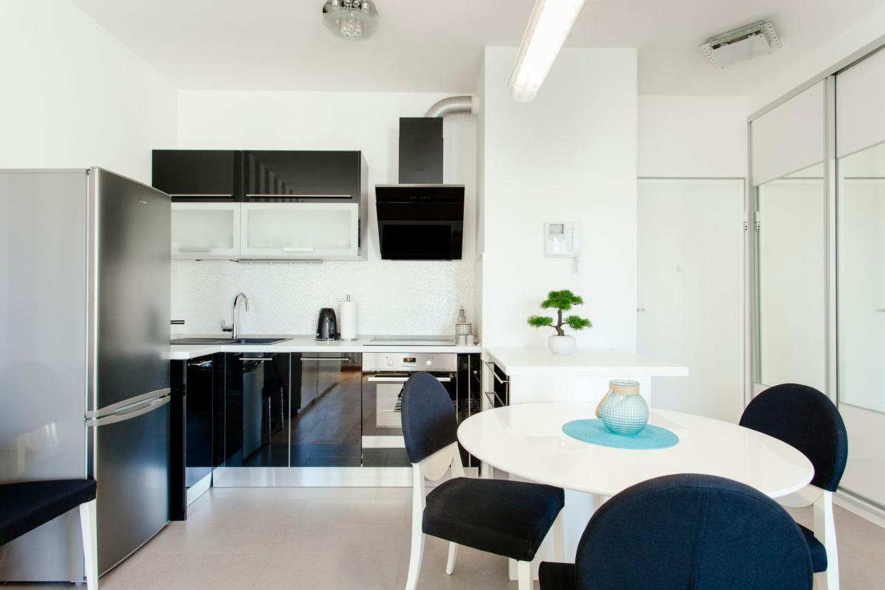 New Luxury Apartment Nives On Seaside Split Exteriör bild